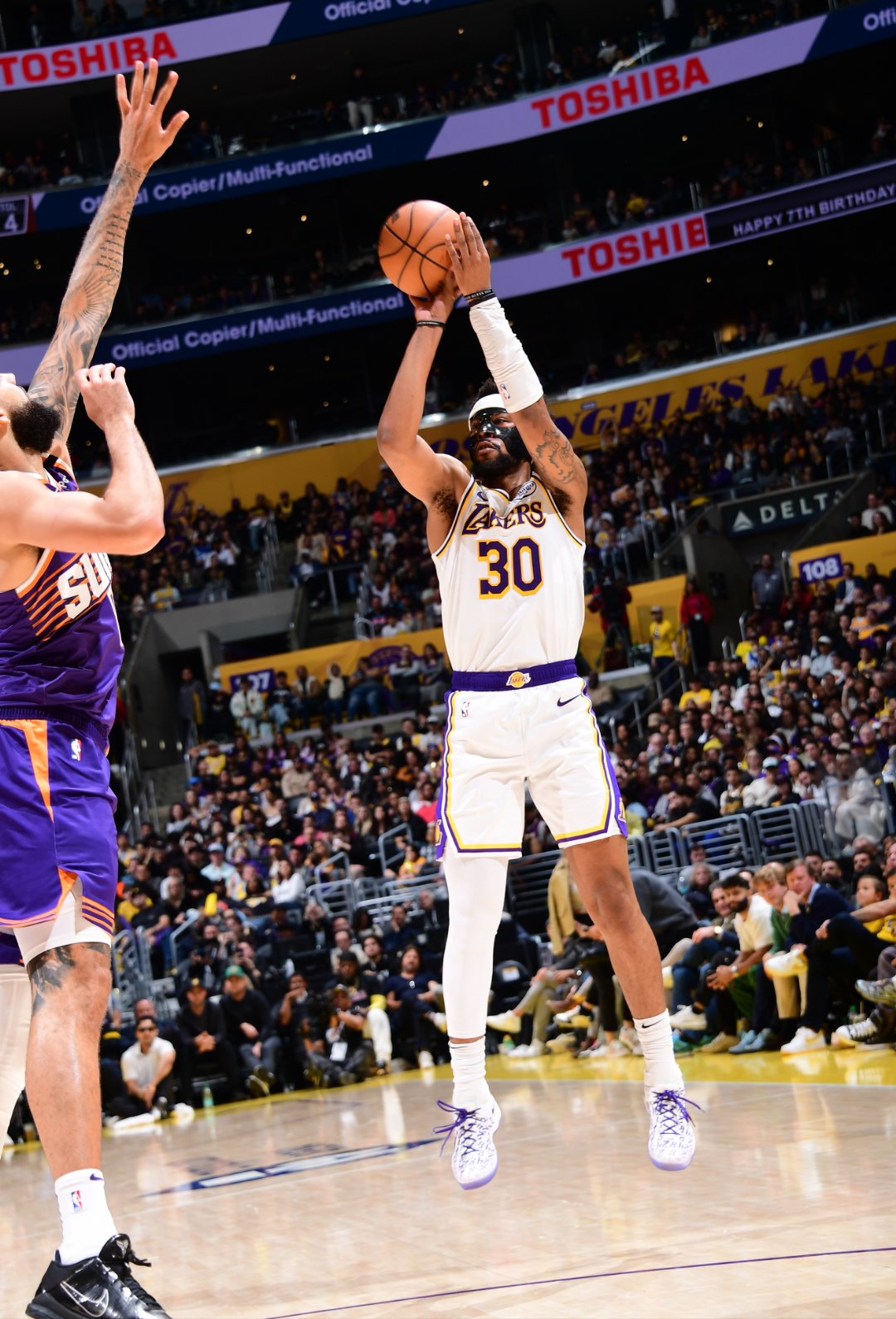 开云手机入口-洛杉矶湖人迎NBA总决赛关键赛，关键时刻绝杀压哨，引发热议，身体对抗强度拉满的简单介绍-开云手机入口